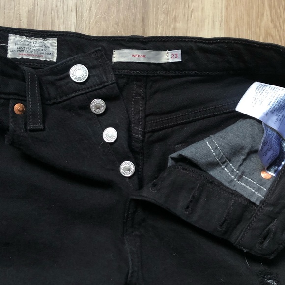 Levi wedgie Black Jeans (size 23, fits 24) - Picture 3 of 4